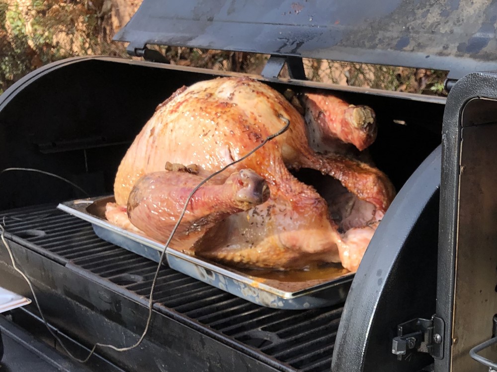 Aký je rozdiel medzi grilovaním a barbecue?